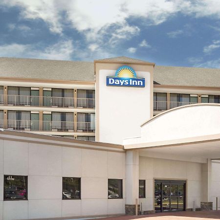 Days Inn By Wyndham Columbus-North Fort Moore Εξωτερικό φωτογραφία