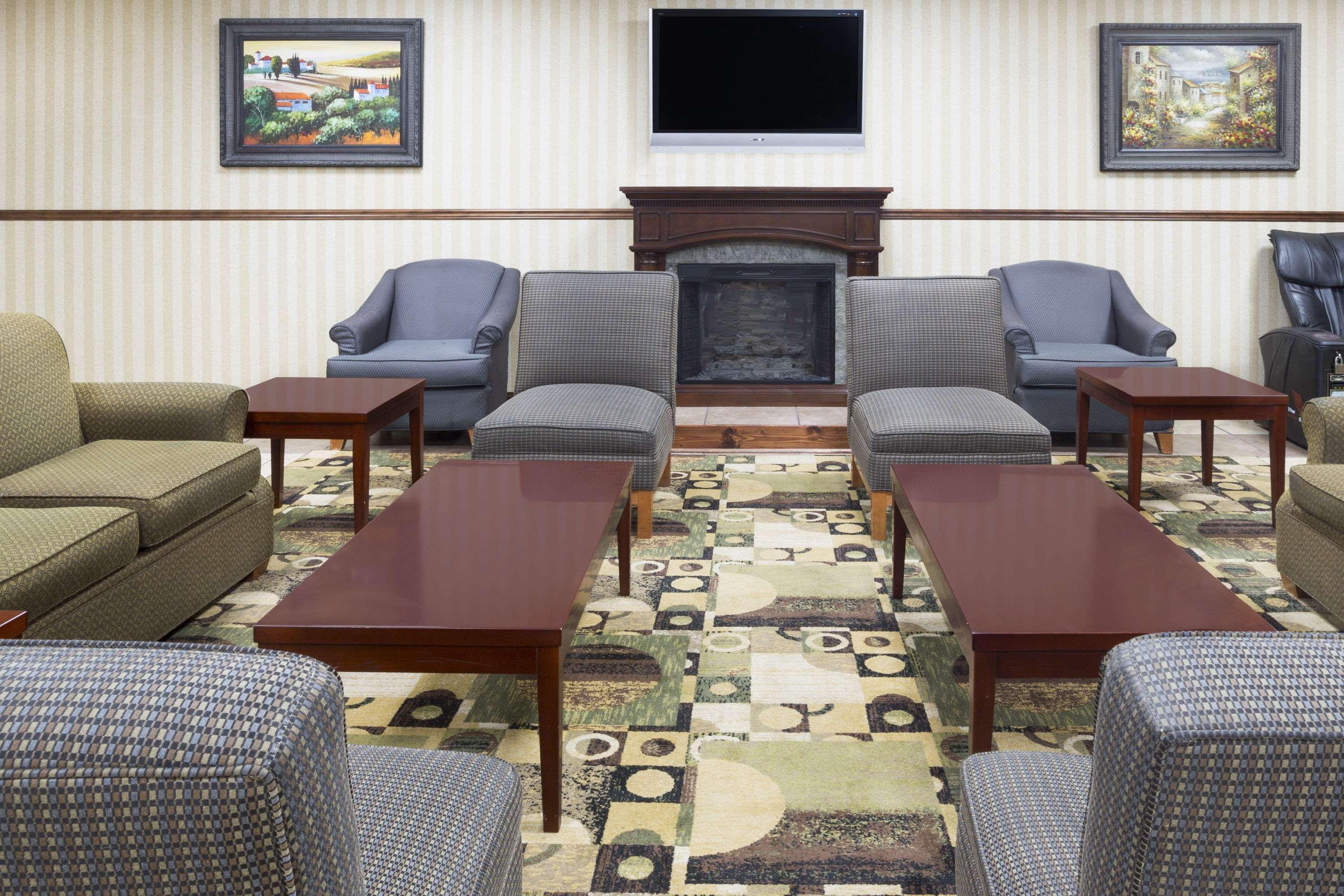 Days Inn By Wyndham Columbus-North Fort Moore Εξωτερικό φωτογραφία