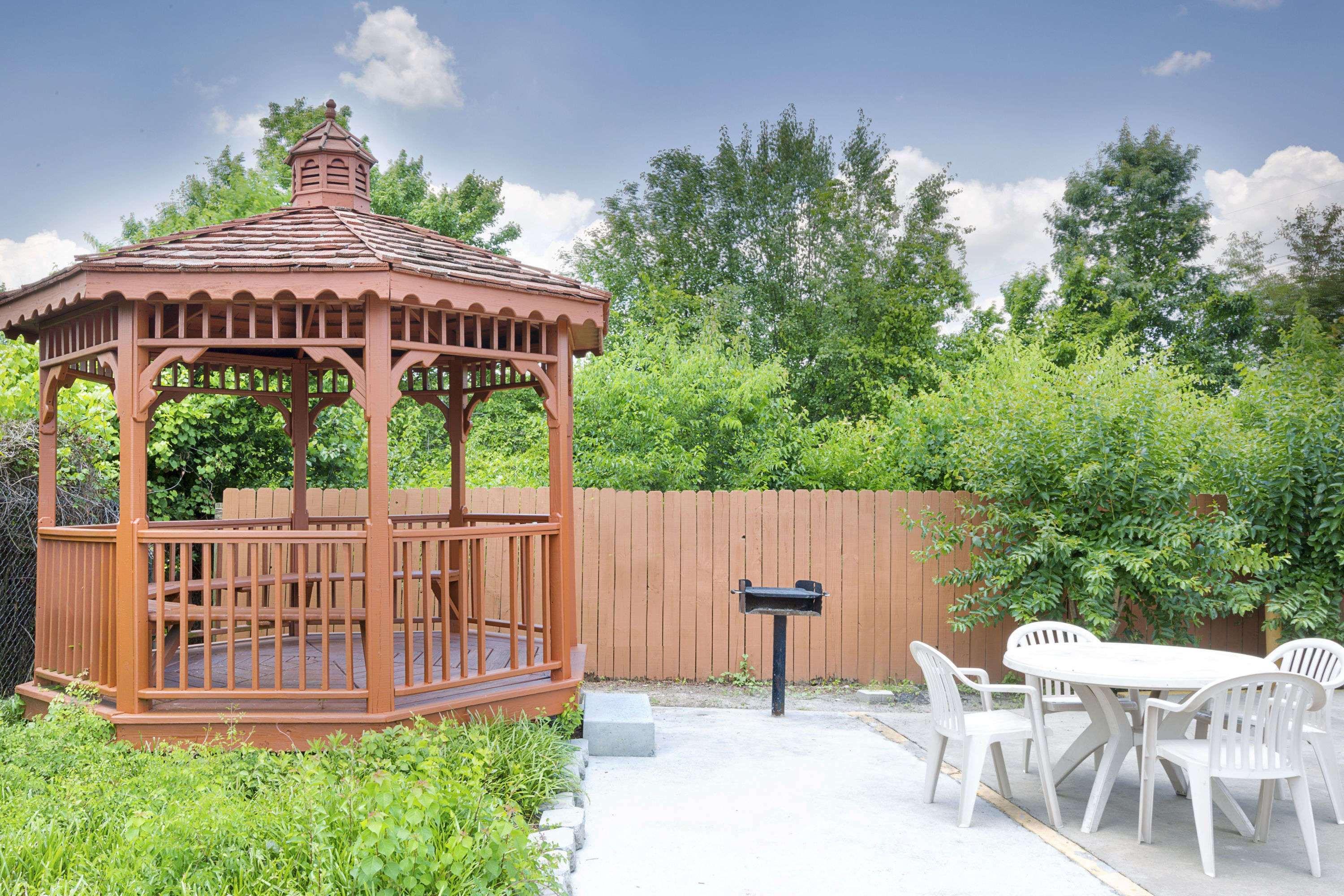 Days Inn By Wyndham Columbus-North Fort Moore Εξωτερικό φωτογραφία